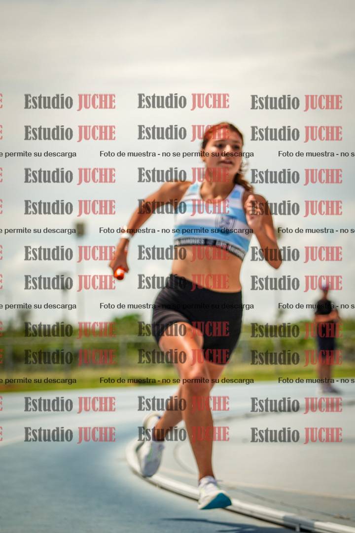 Fotos durante el transcurso de los relevos 20' para running teams - serie 1