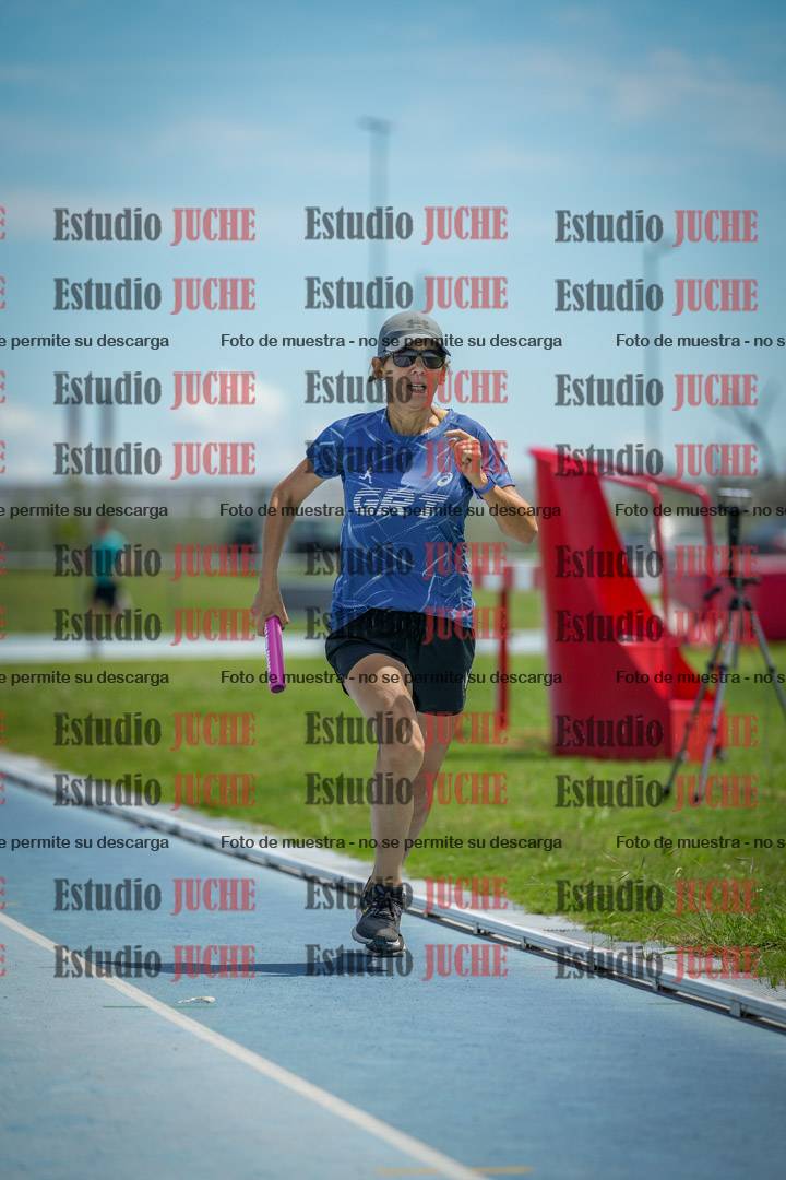 Fotos durante el transcurso de los relevos 20' para running teams - serie 1
