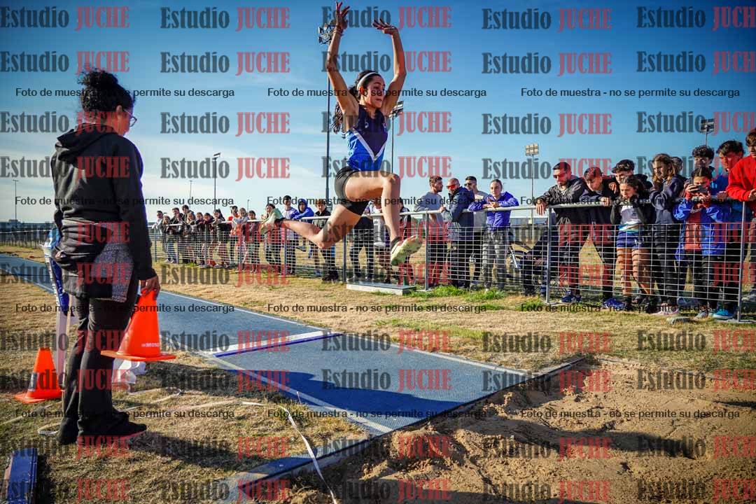Fotos del salto en largo de mujeres