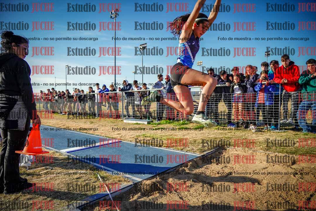 Fotos del salto en largo de mujeres