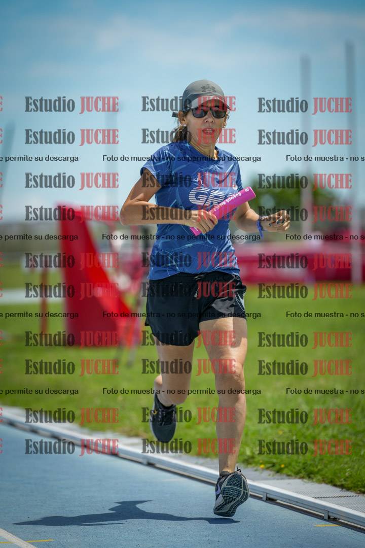 Fotos durante el transcurso de los relevos 20' para running teams - serie 1