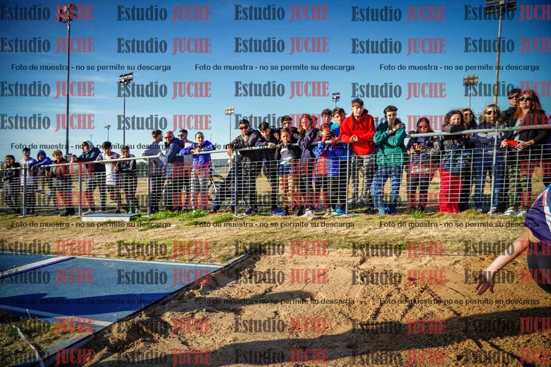 Fotos del salto en largo de mujeres