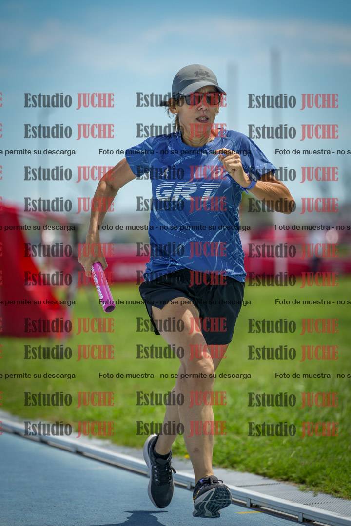 Fotos durante el transcurso de los relevos 20' para running teams - serie 1