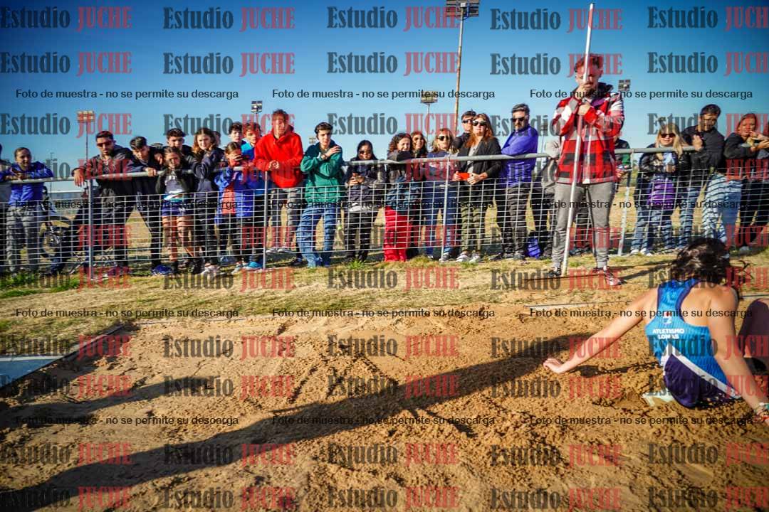 Fotos del salto en largo de mujeres