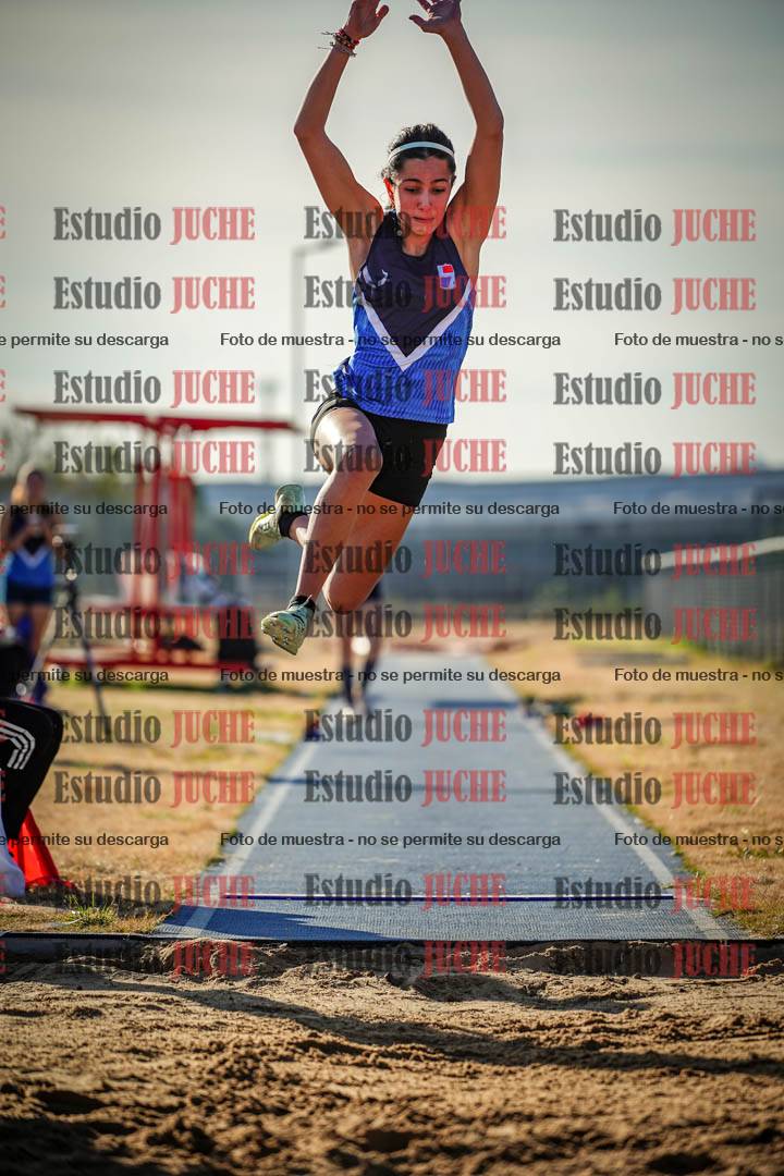 Fotos del salto en largo de mujeres