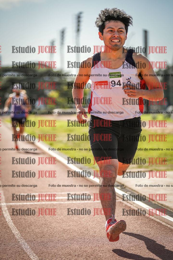 Fotos de los 800 m llanos de varones