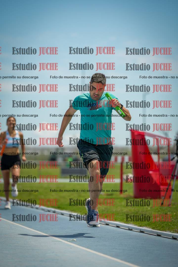 Fotos durante el transcurso de los relevos 20' para running teams - serie 1