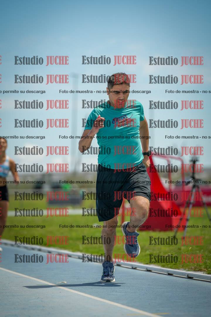 Fotos durante el transcurso de los relevos 20' para running teams - serie 1