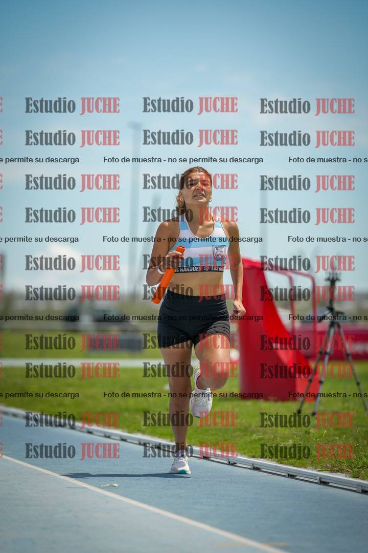 Fotos durante el transcurso de los relevos 20' para running teams - serie 1