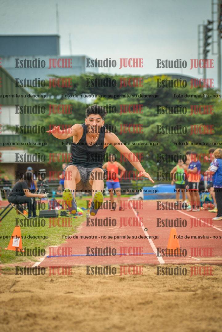 Fotos del salto en largo de varones - mayores