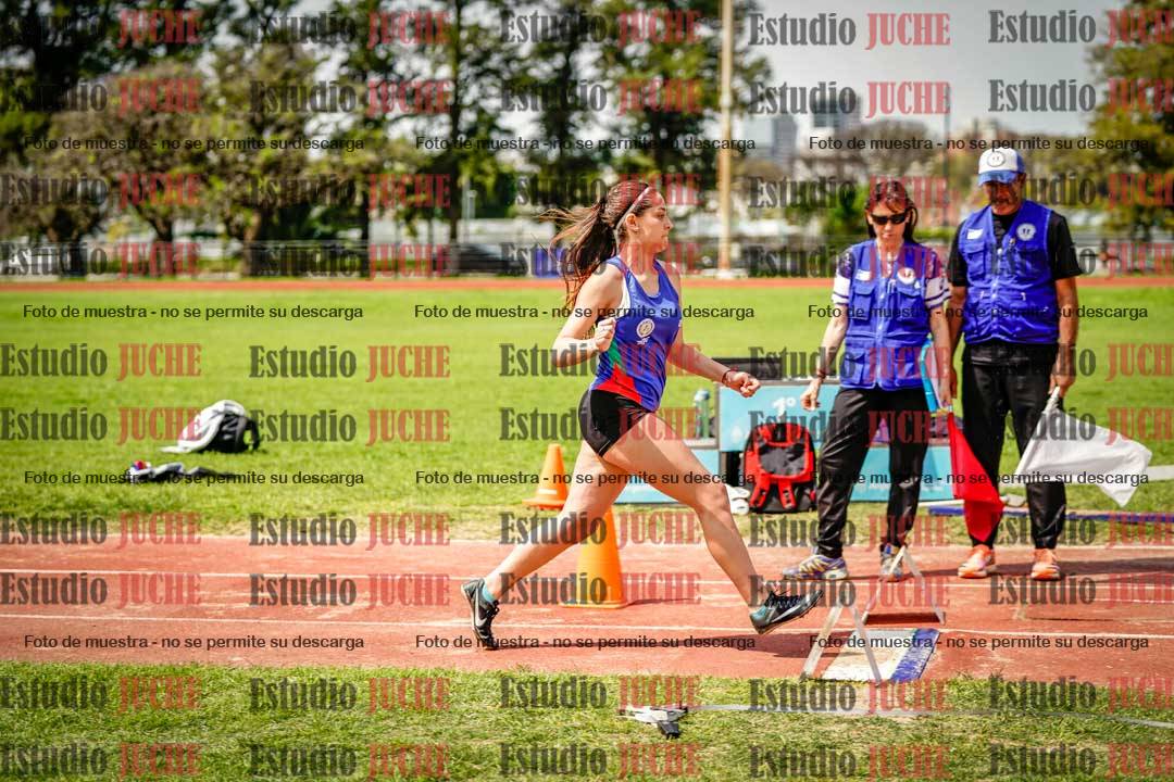 Fotos del salto en largo de mujeres