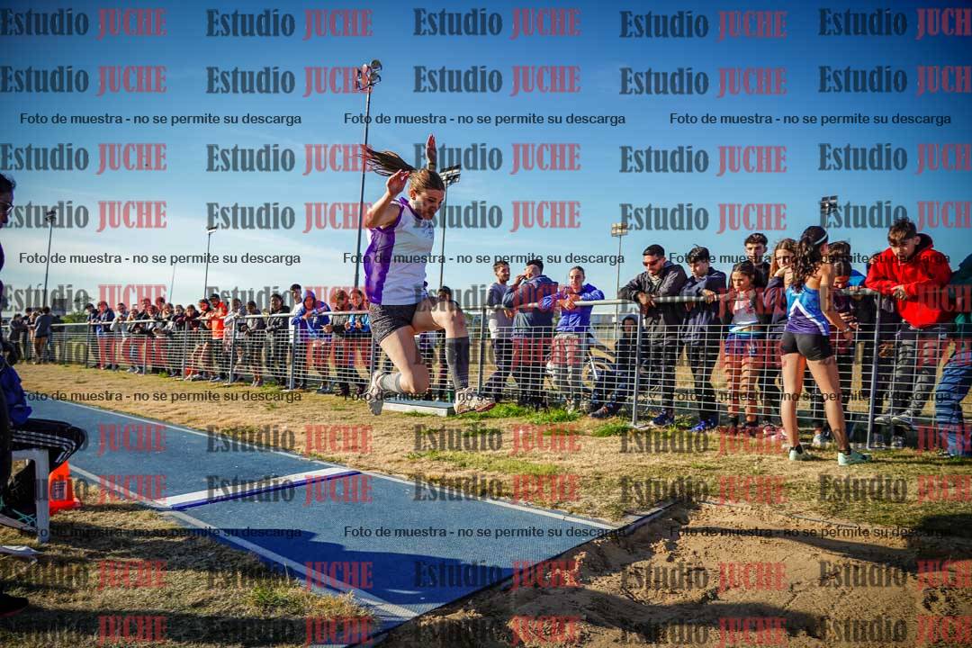 Fotos del salto en largo de mujeres