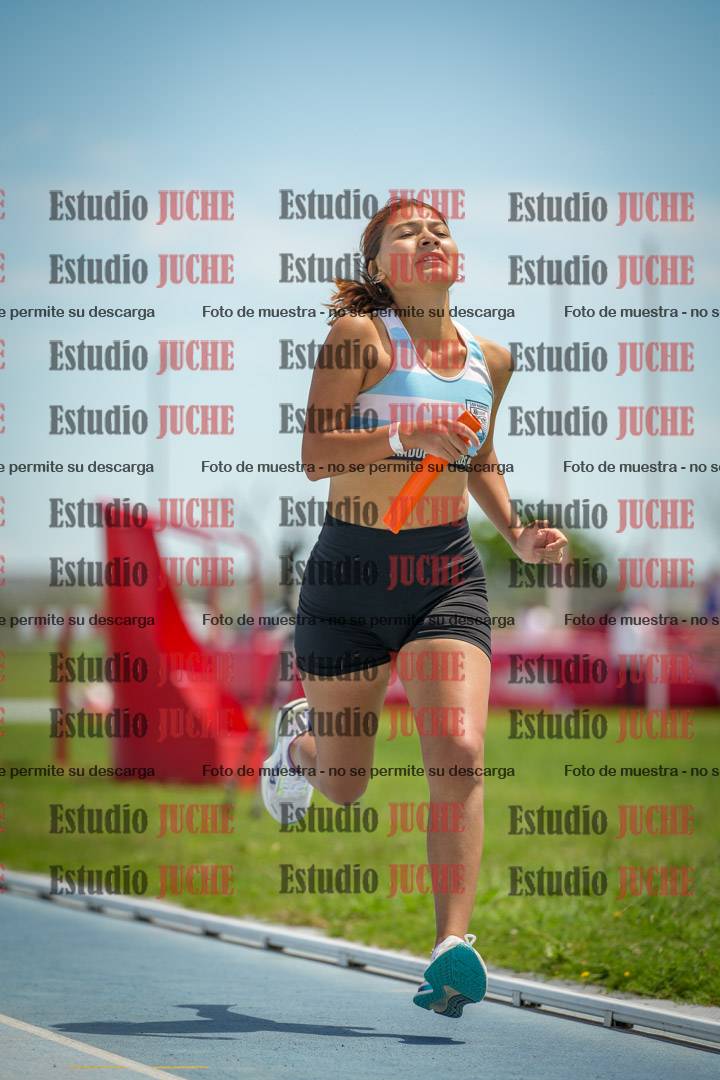 Fotos durante el transcurso de los relevos 20' para running teams - serie 1