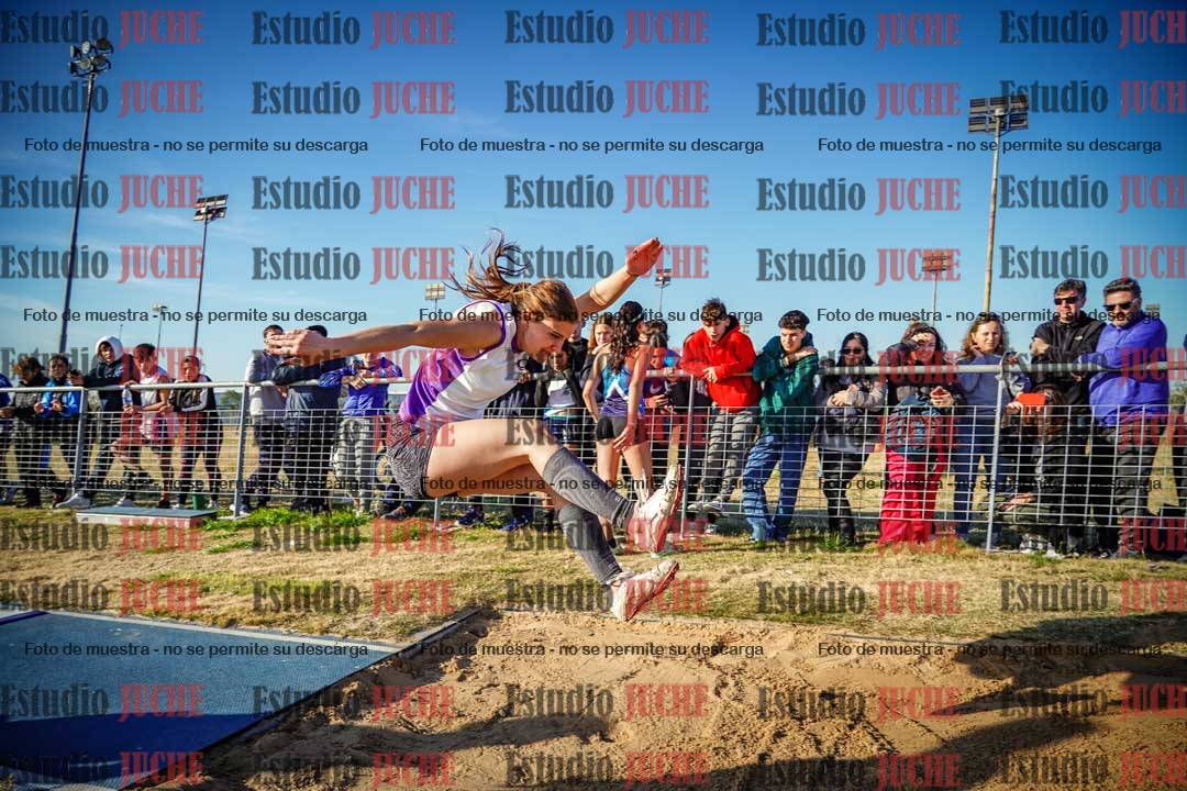 Fotos del salto en largo de mujeres
