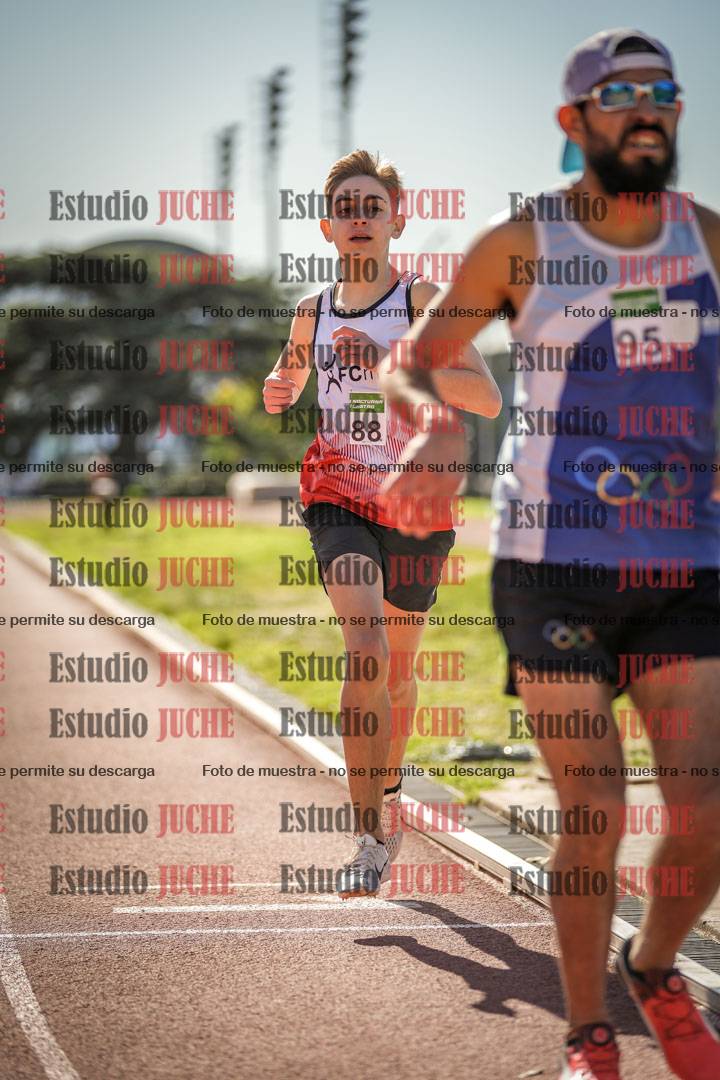 Fotos de los 800 m llanos de varones