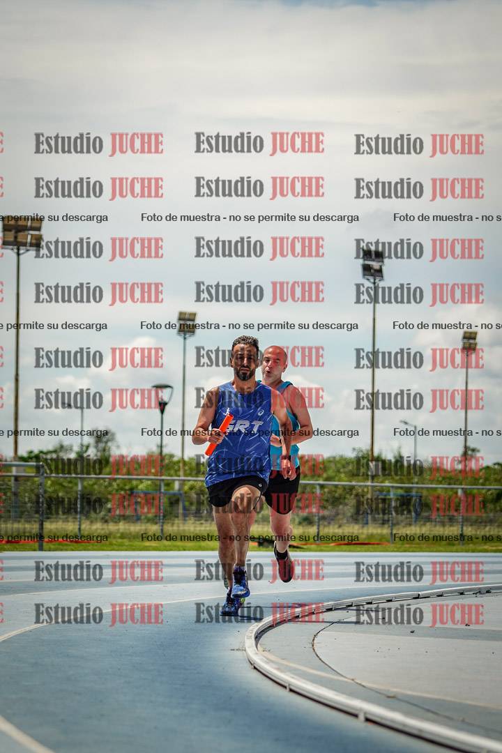 Fotos durante el transcurso de los relevos 20' para running teams - serie 1