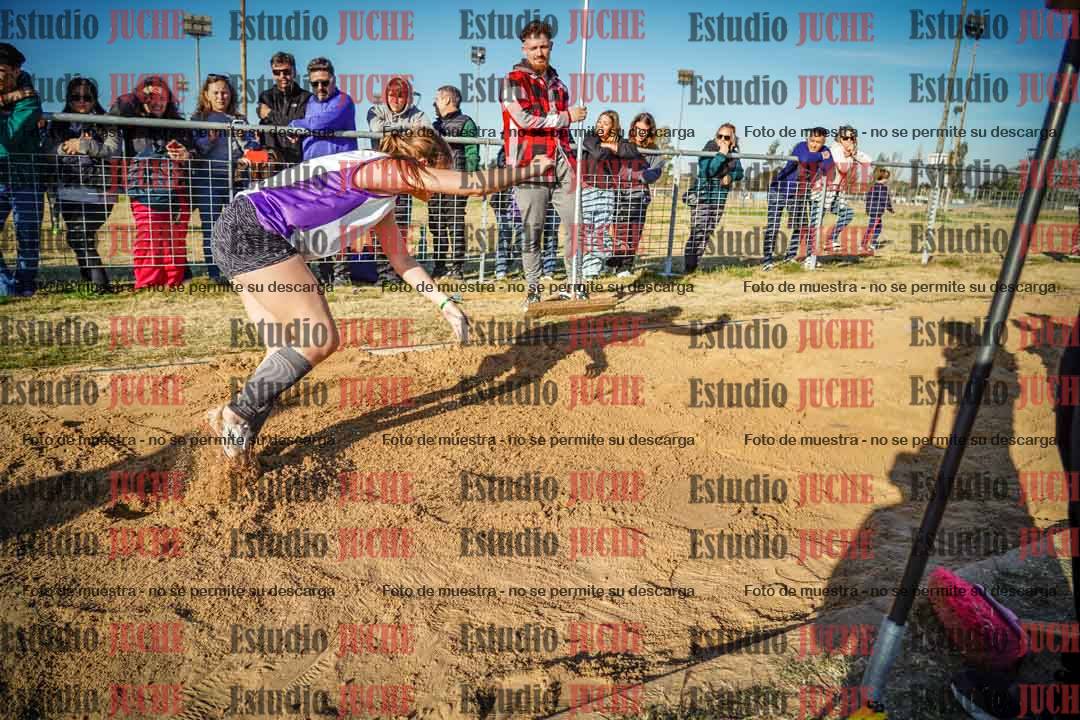 Fotos del salto en largo de mujeres