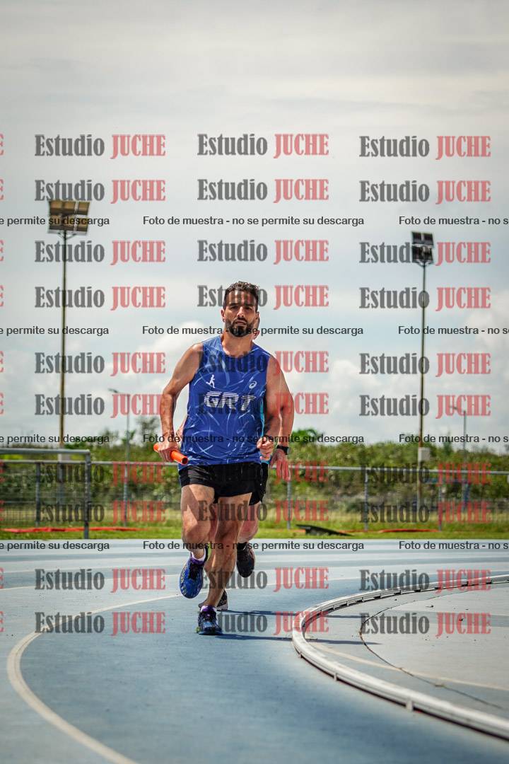 Fotos durante el transcurso de los relevos 20' para running teams - serie 1