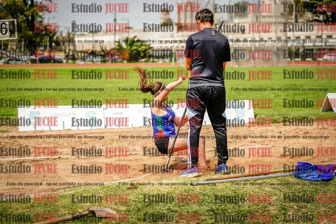 Fotos del salto en largo de mujeres