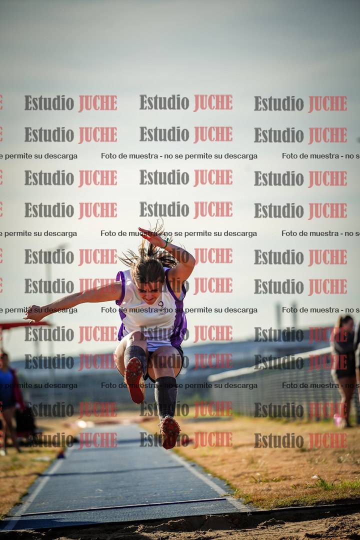 Fotos del salto en largo de mujeres