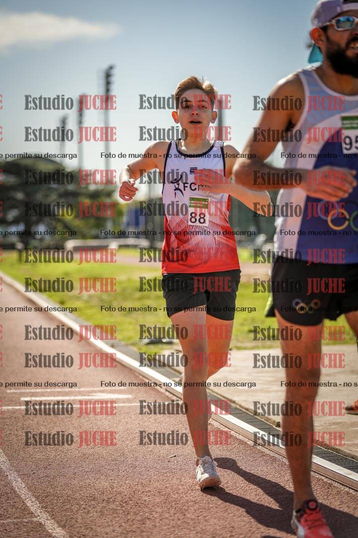 Fotos de los 800 m llanos de varones