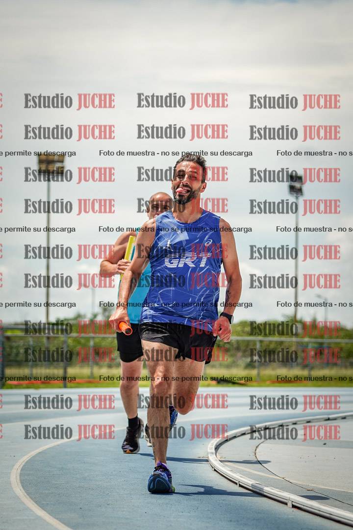 Fotos durante el transcurso de los relevos 20' para running teams - serie 1