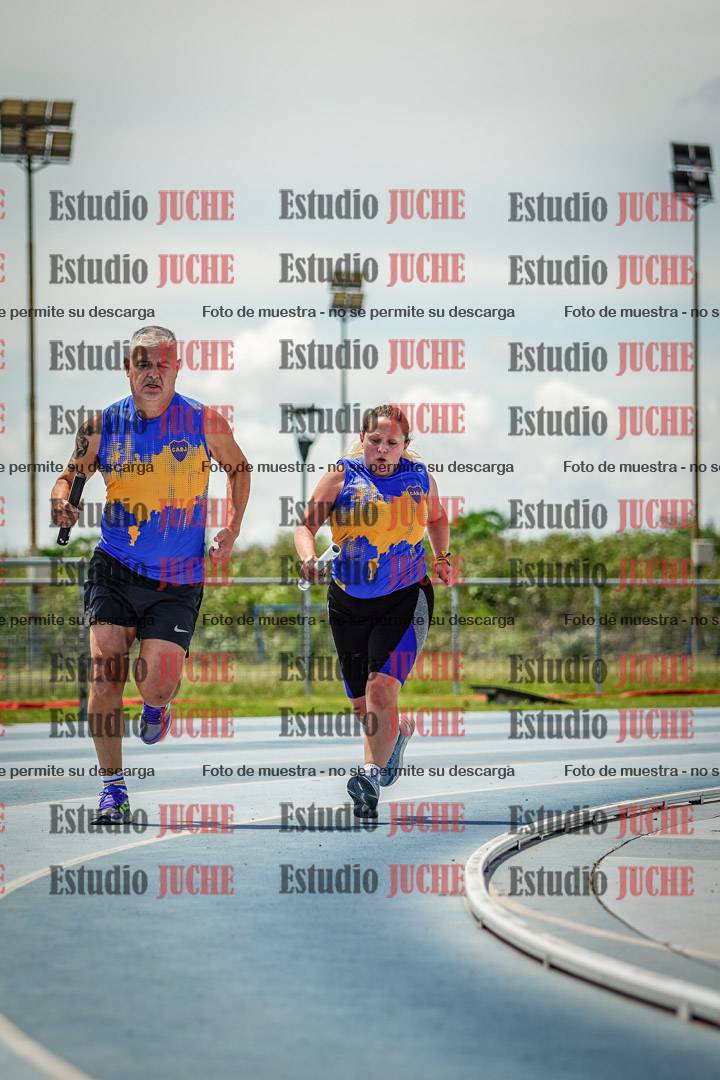 Fotos durante el transcurso de los relevos 20' para running teams - serie 1