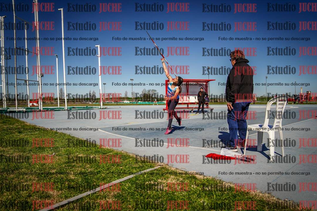 Fotos del lanzamiento de jabalina de mujeres y varones - U15