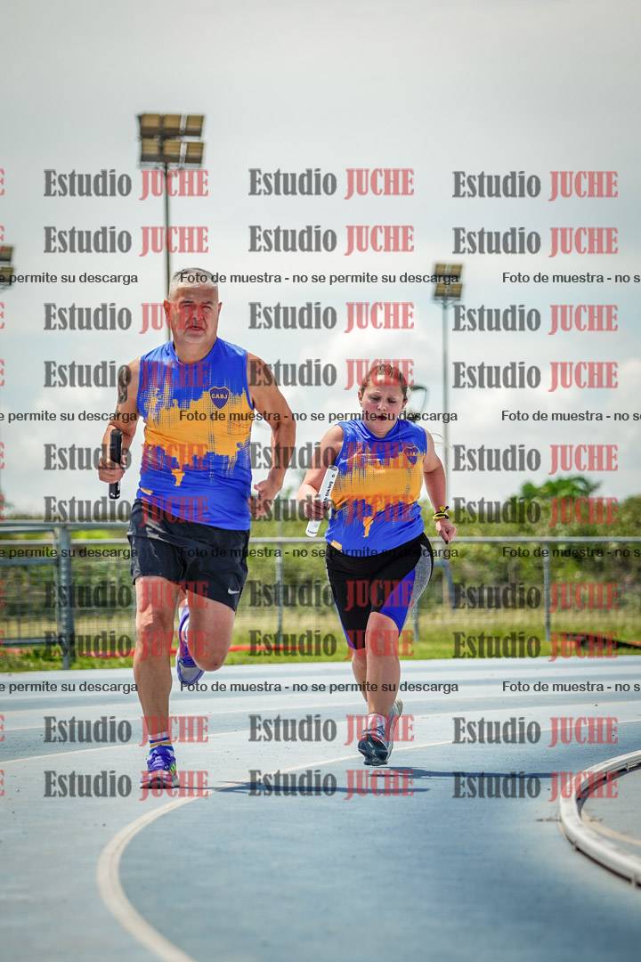 Fotos durante el transcurso de los relevos 20' para running teams - serie 1