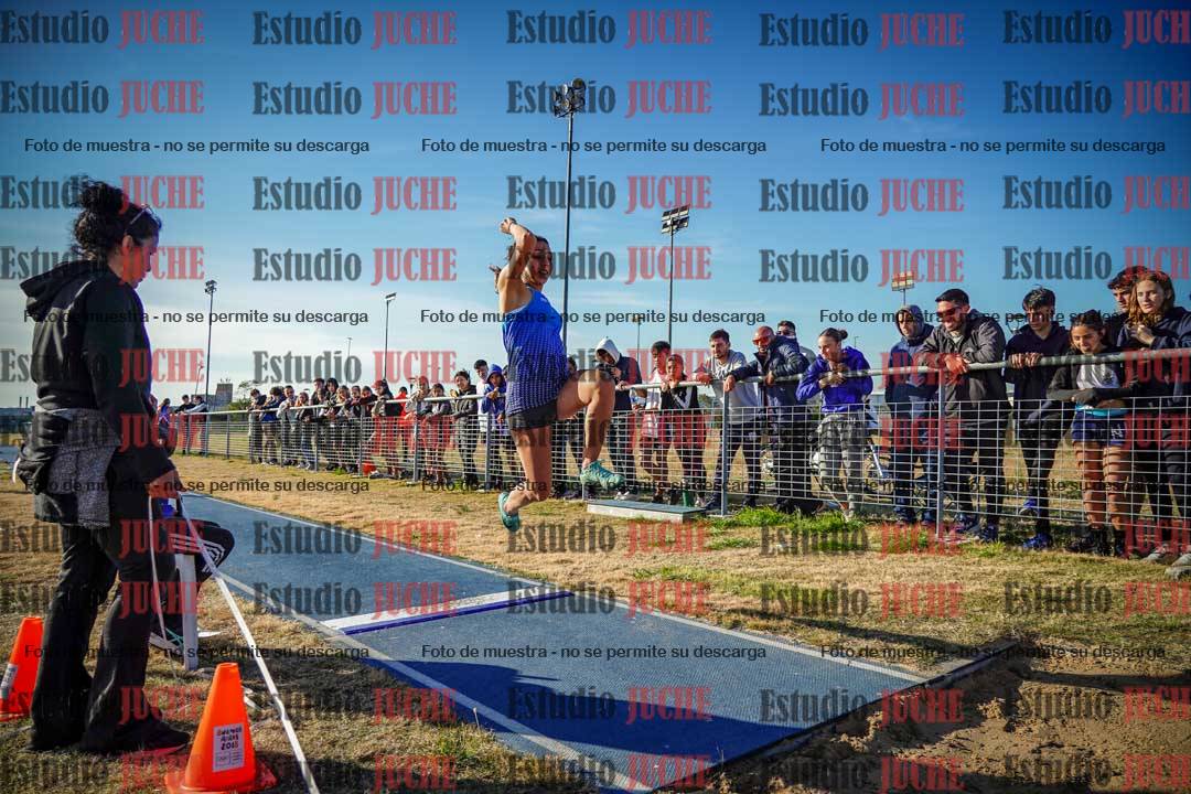 Fotos del salto en largo de mujeres