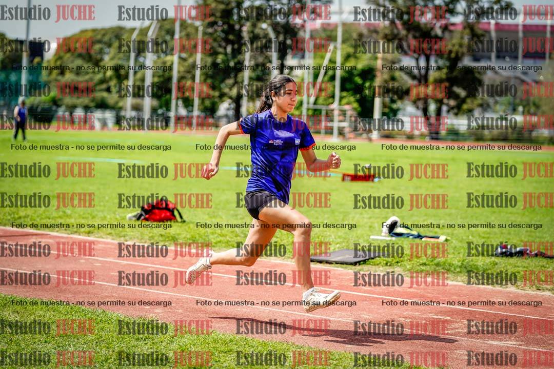 Fotos del salto en largo de mujeres