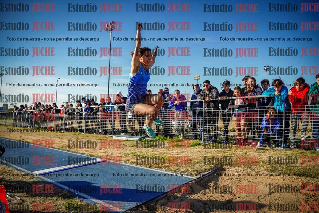 Fotos del salto en largo de mujeres