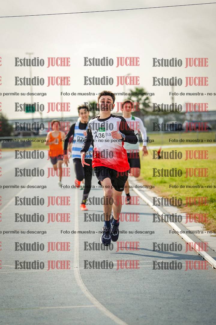 Fotos de los 800 m llanos de varones