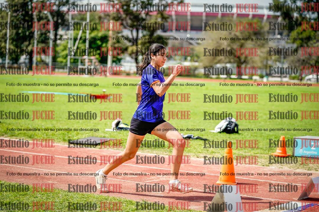 Fotos del salto en largo de mujeres