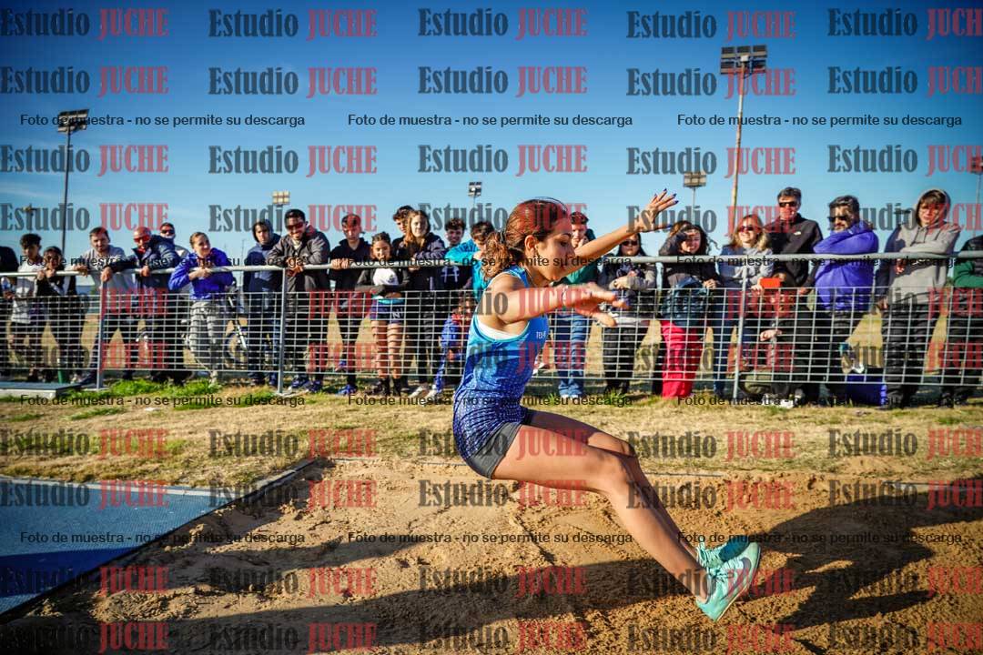 Fotos del salto en largo de mujeres