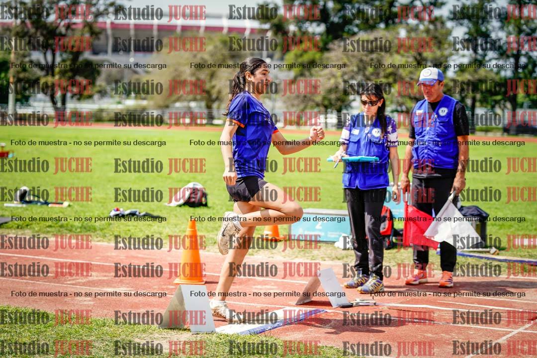 Fotos del salto en largo de mujeres