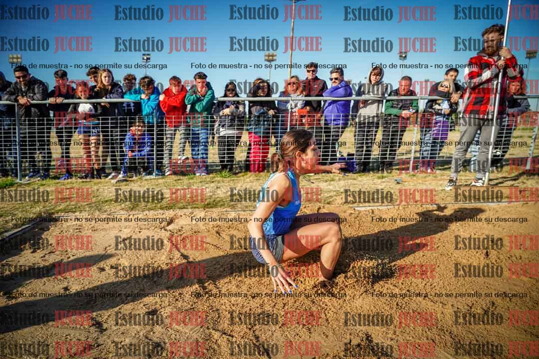 Fotos del salto en largo de mujeres