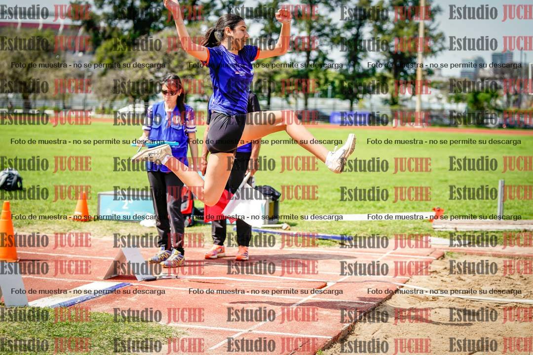 Fotos del salto en largo de mujeres