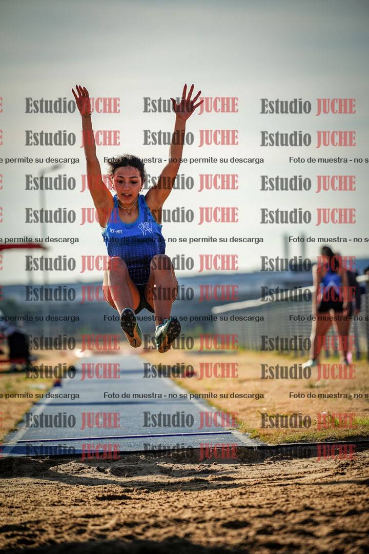 Fotos del salto en largo de mujeres