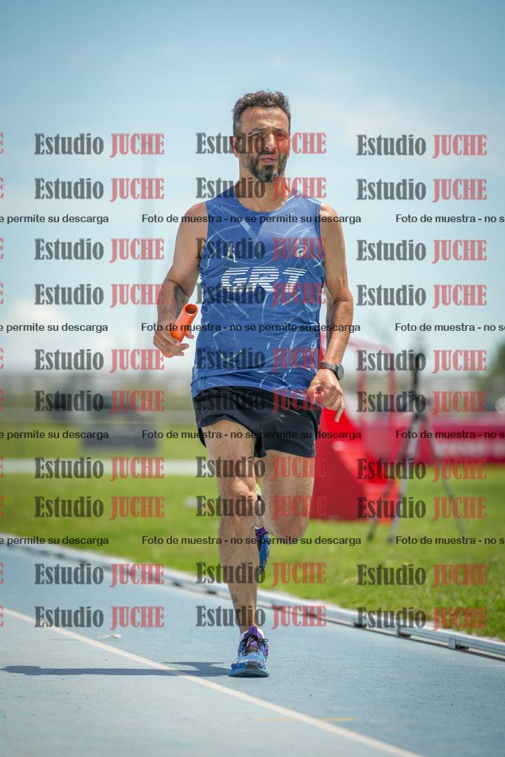 Fotos durante el transcurso de los relevos 20' para running teams - serie 1