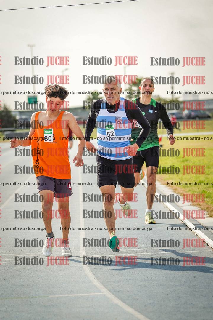 Fotos de los 800 m llanos de varones