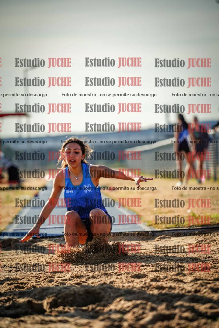 Fotos del salto en largo de mujeres