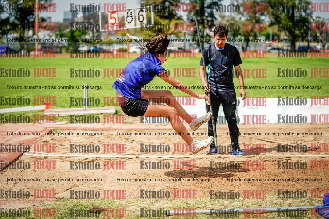 Fotos del salto en largo de mujeres