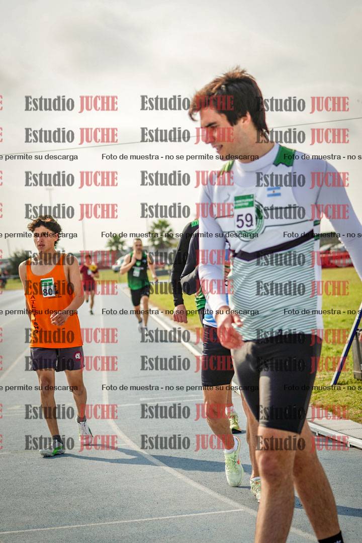 Fotos de los 800 m llanos de varones