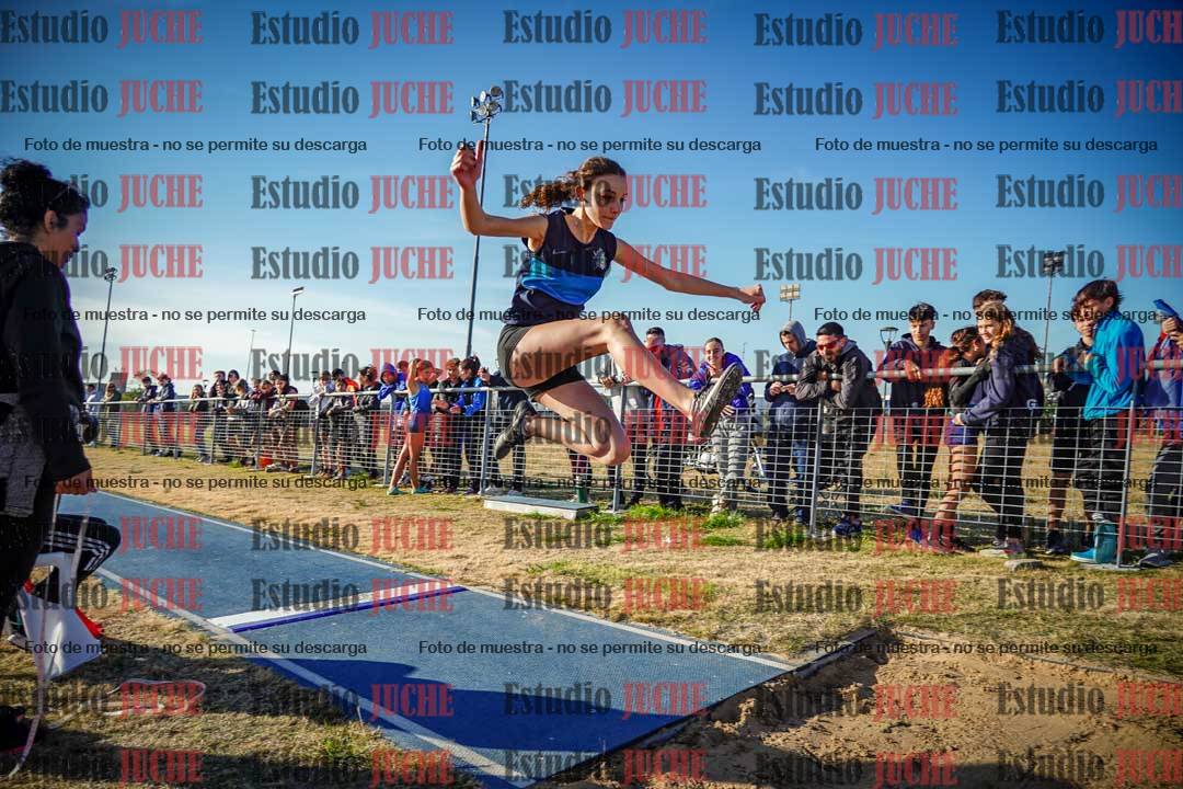 Fotos del salto en largo de mujeres