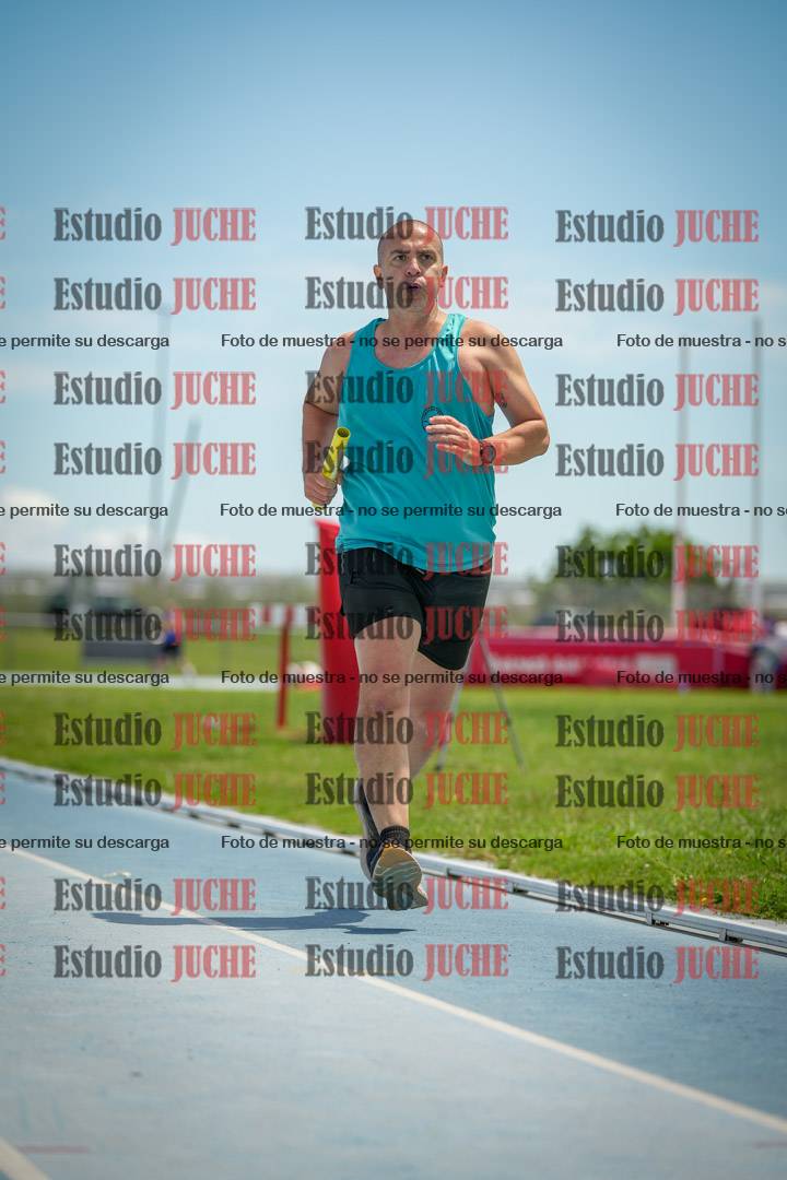 Fotos durante el transcurso de los relevos 20' para running teams - serie 1