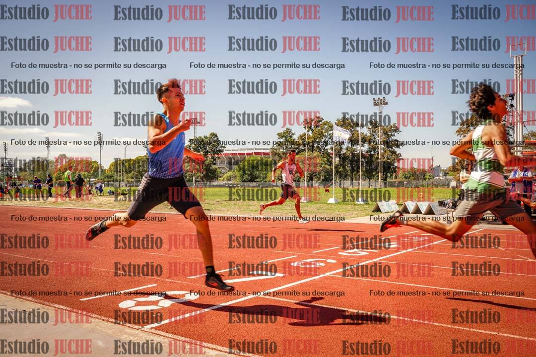 Fotos de los 400 m llanos de varones