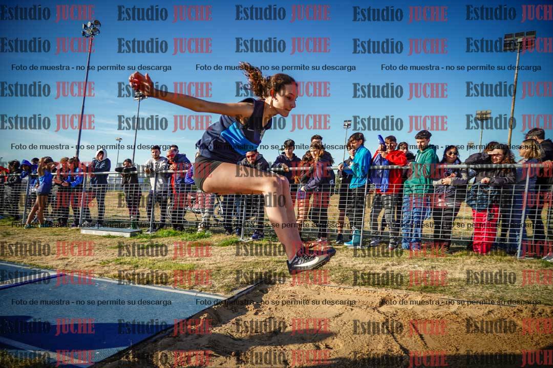 Fotos del salto en largo de mujeres