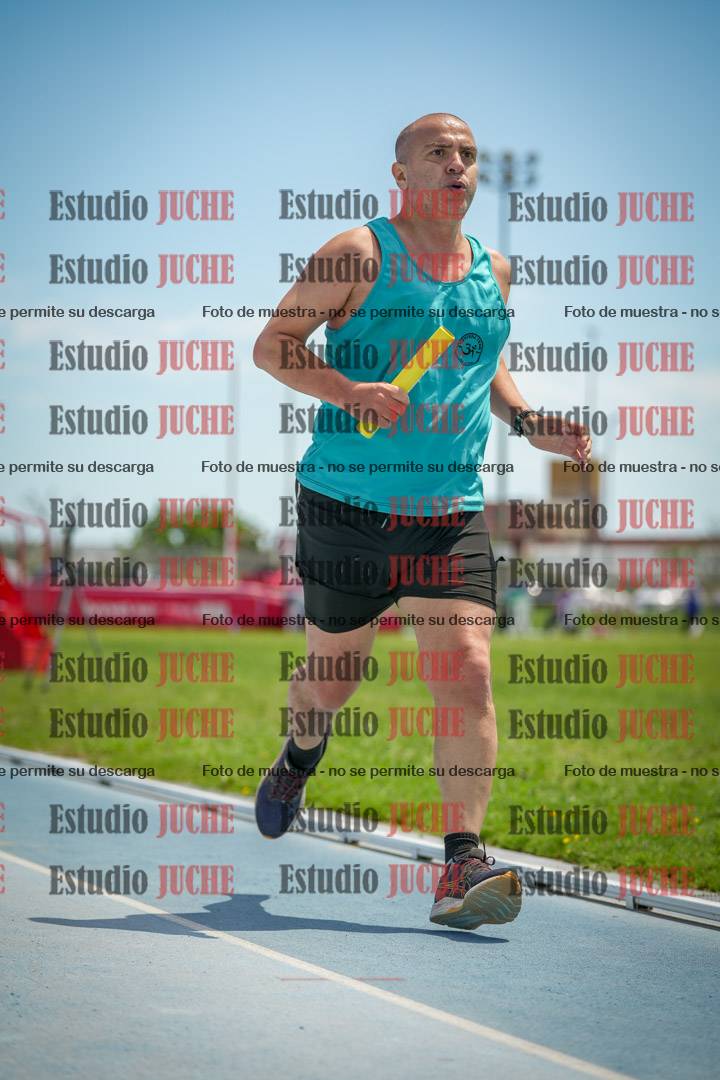 Fotos durante el transcurso de los relevos 20' para running teams - serie 1