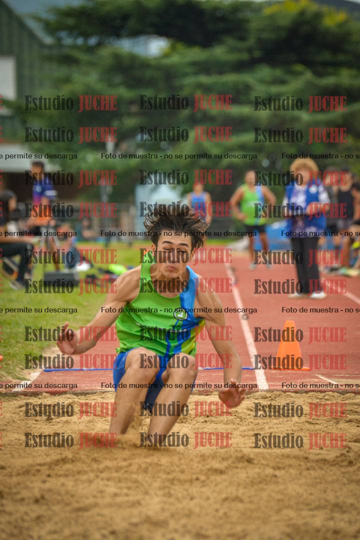 Fotos del salto en largo de varones - mayores